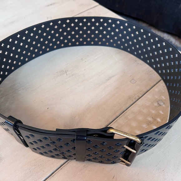 YSL Patent Leather with Laser Cut Arpel Pattern - Picture 3 of 5